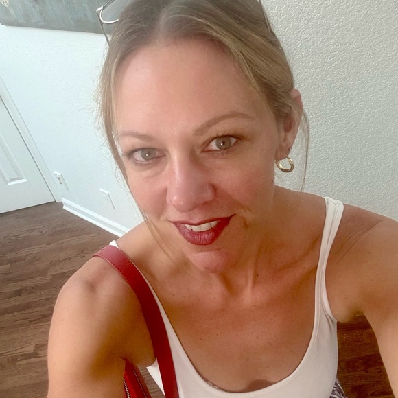 Meet your Posher, Caroline - Picture 1 of 1